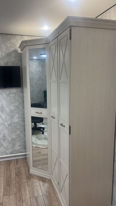 Угловой вместительный шкаф