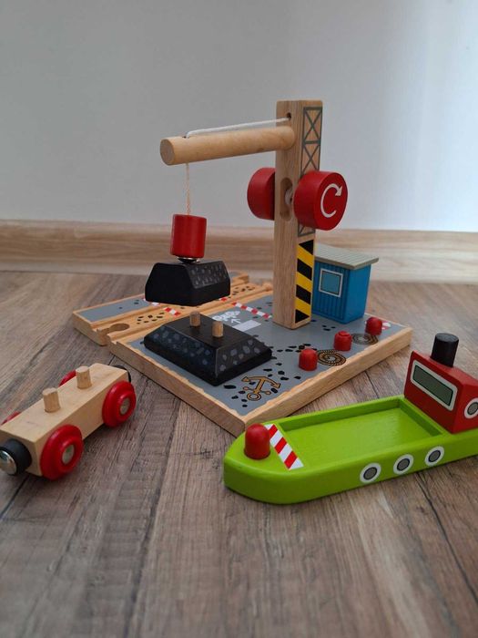 НОВИ дървени играчки - кран, пъзел