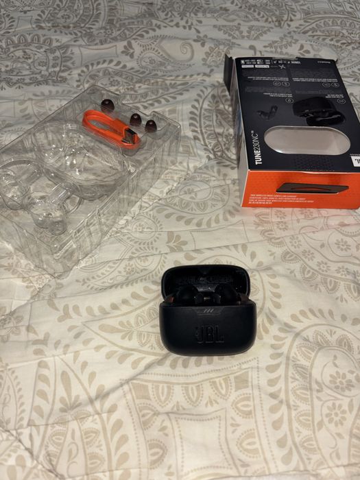 Casti true wireless JBL Tune 230NC