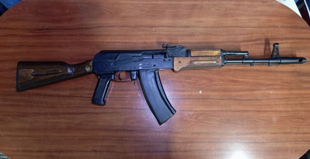 Продам игрушечный АК-74 из дерева
