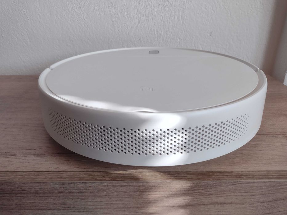 Mi Robot Vacuum-Mop Essential прахосмукачка робот - отлична батерия!
