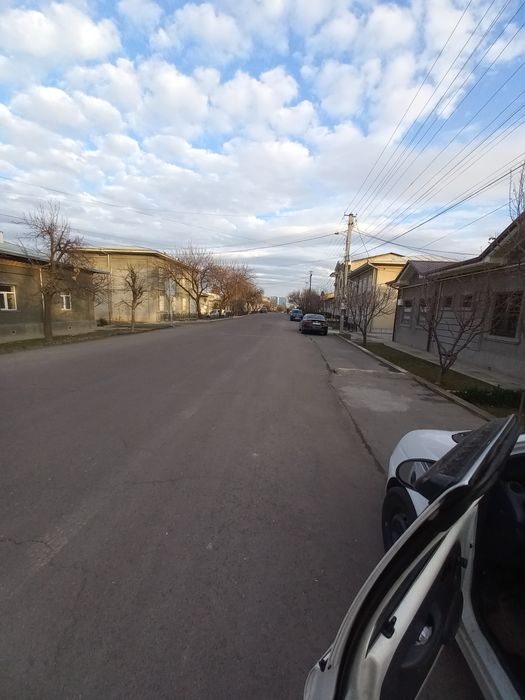 Qazi mahalla 2-liniya ko'chasi keng 4.75-sot Fasad:20-metr