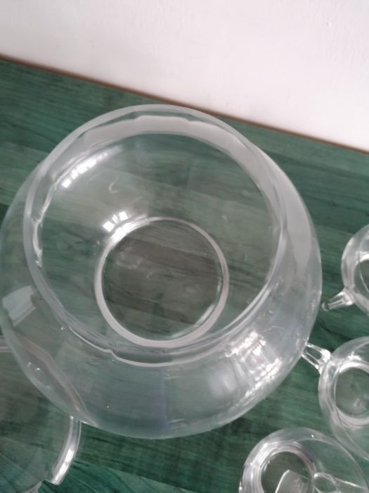Seturi din sticla -bol si cesti pentru punci, vin sau alte bauturi