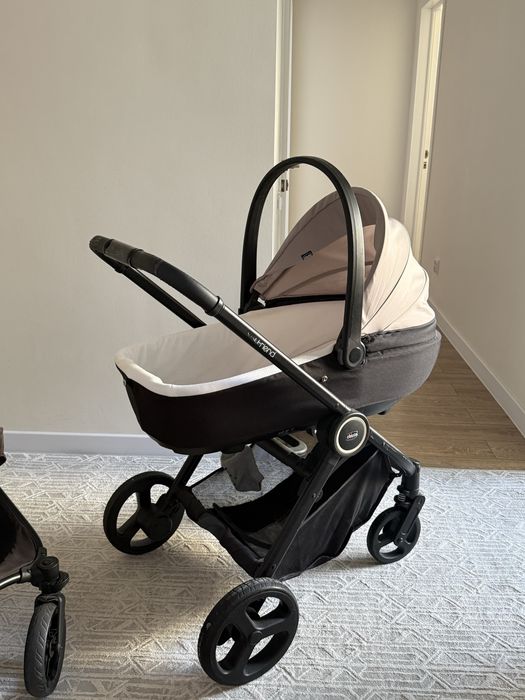 Продам детскую коляску 2 в 1 бренда Chicco