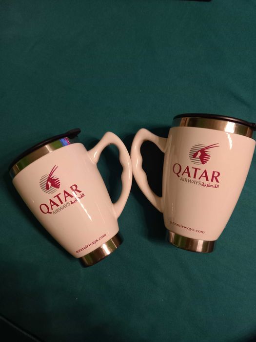 2 cani termice cu sigla Qatar