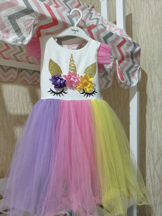 Детское нарядное платье на 3-5 лет