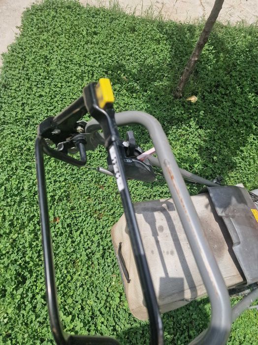 Masina de tuns iarba pe benzina HONDA GCV160 5CP cu Tractiune + COS