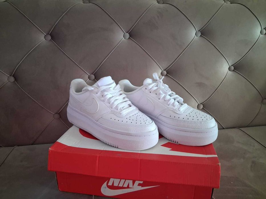 Tenişi Nike Pantofi de damă Court Vision Alta Triple White DM0113-100