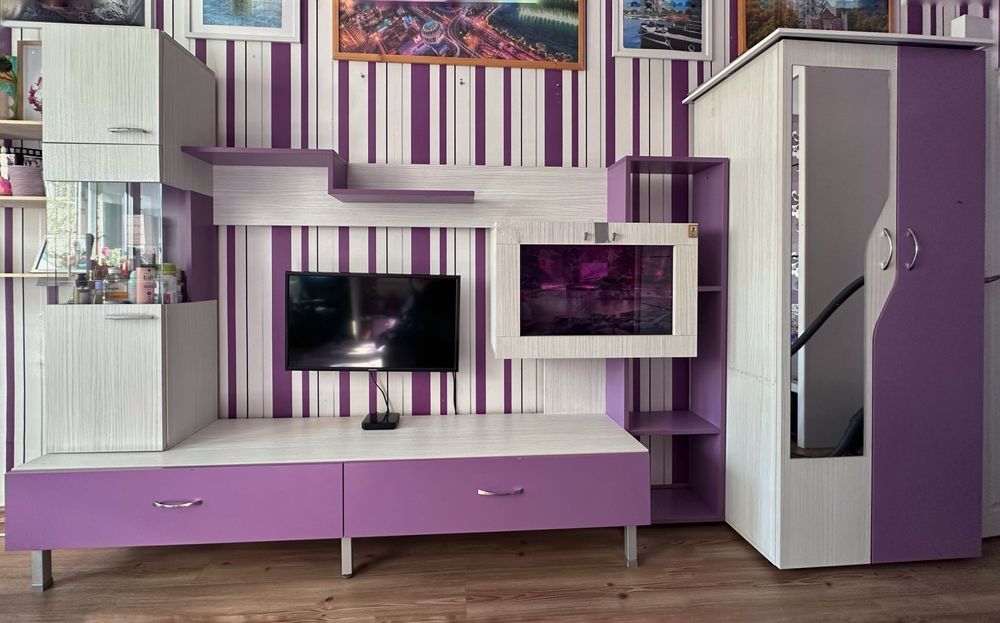 Обзавеждане за стая – легло, гардероб, бюро, секция