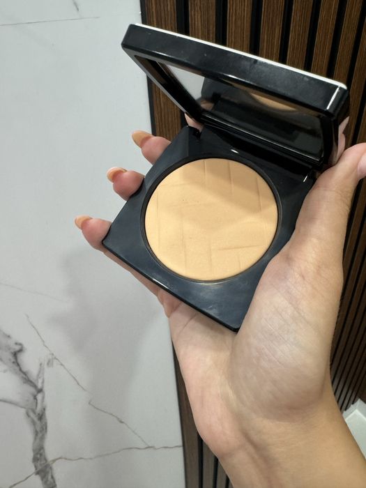 Пудра за лице Bobbi brown фон дьо тен Dior Huda червило Chanel