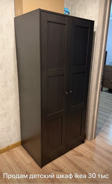 Шкаф детский коричневый