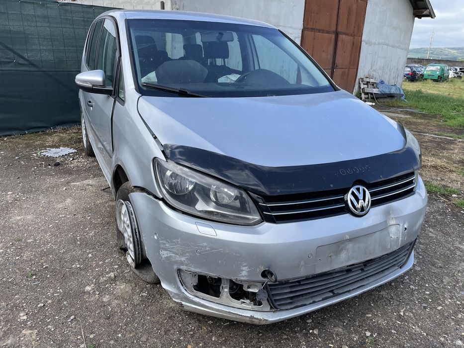 Dezmembrez Volkswagen Touran 1.6tdi CAYC 2012