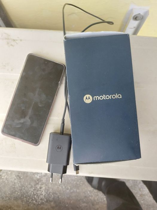 Продавам Motorola 20 pro