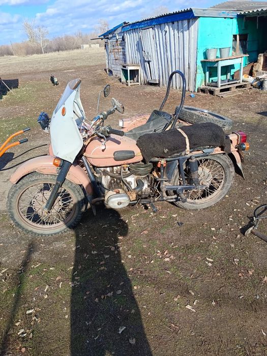 Мотоцикл Урал на бодром ходу