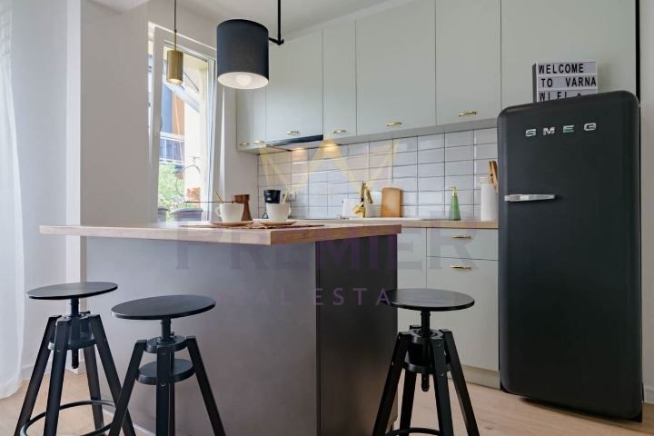 Дава се под наем Тристаен апартамент в Варна, ВИНС - 78 кв.м за 816 € - Снимка #1