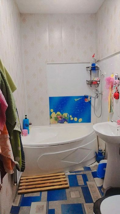 Karmana Narpay sentrda 2sotix 3xonali kottej sotiladi