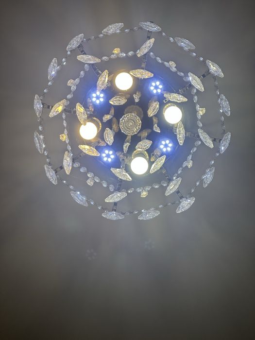 Продам Люстру в хрустальная