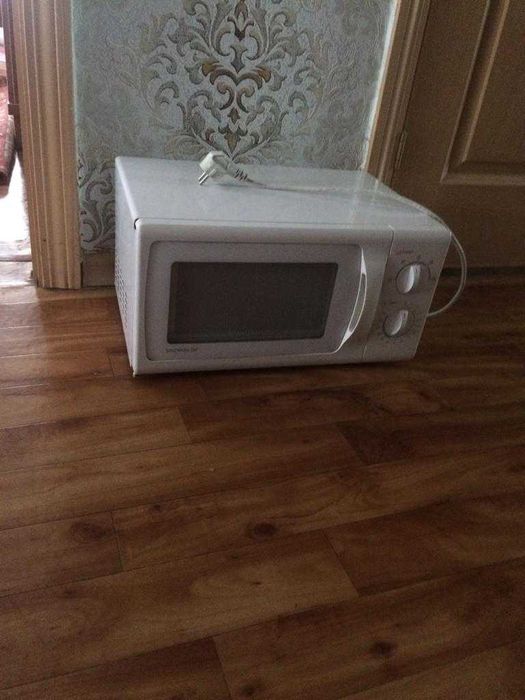 Диван, кресло, микроволновка