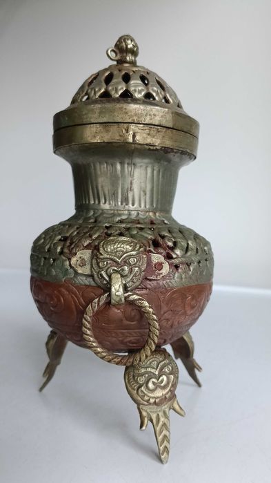 Тибетска, медна , старинна кадилница ,съд за прекадяване на тамян.