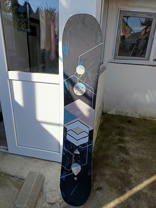 Schiuri copii mărimea 120 cm + placa de snowboard adulți