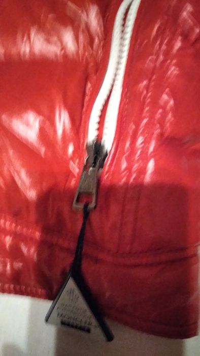 Geaca de copii marca Moncler nouă umpluta cu puf  .