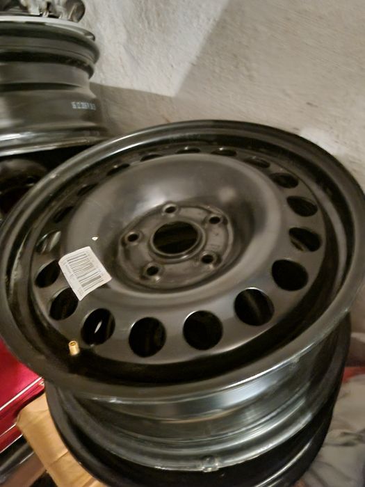 Vând jante  și capace noi originale pentru Wolskwagen