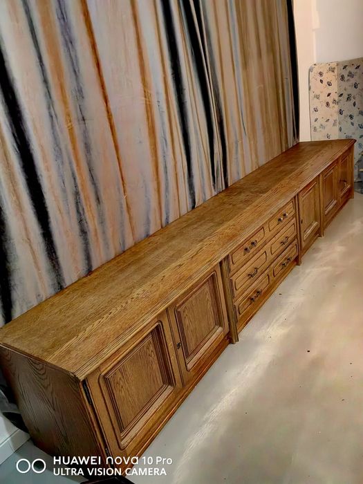 Vând comodă furnir stejar 3.39 m.