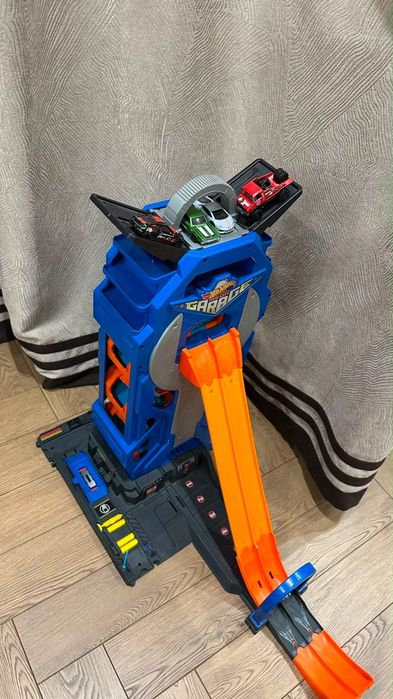 Трек для машинок  hot wheels