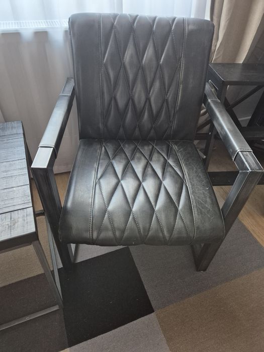 Set fotolii din piele  si masuta