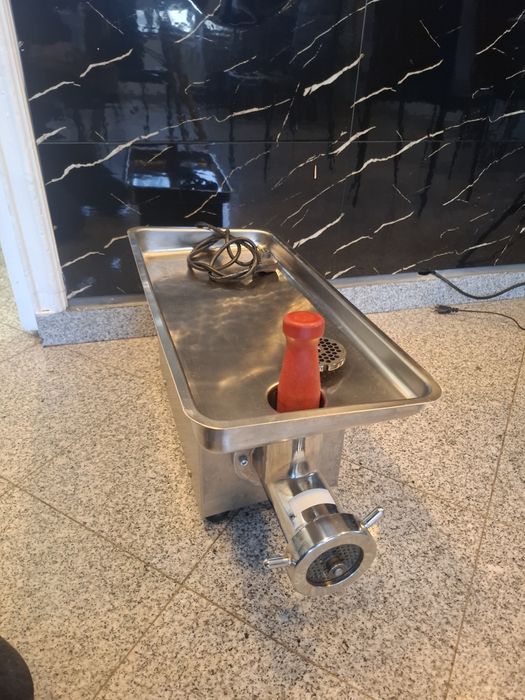 Vând mașină tocat carne HNC  EK-12M