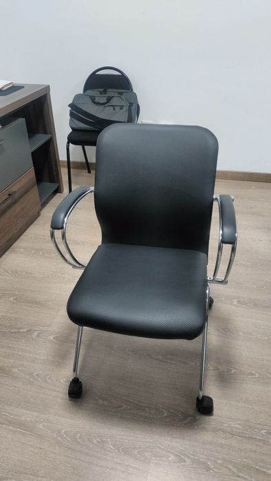 Шкаф, стол,стульчик, диван