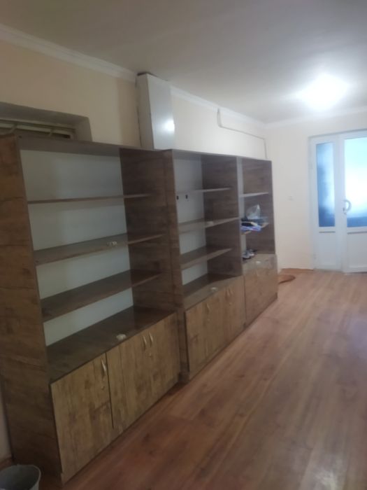 Ofis yoki magazin uchun mebellar