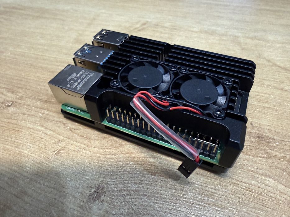 Raspberry Pi 4 Model B – 8GB RAM + Carcasă aluminiu cu două ventilatoare