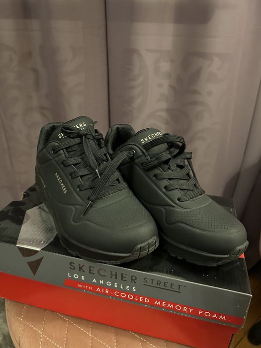 Tenesi Skechers Stand On Air