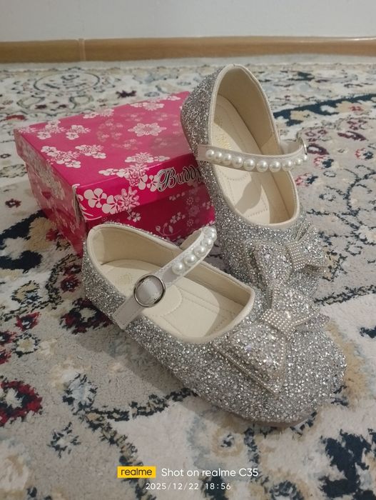 Продам туфли блестящие