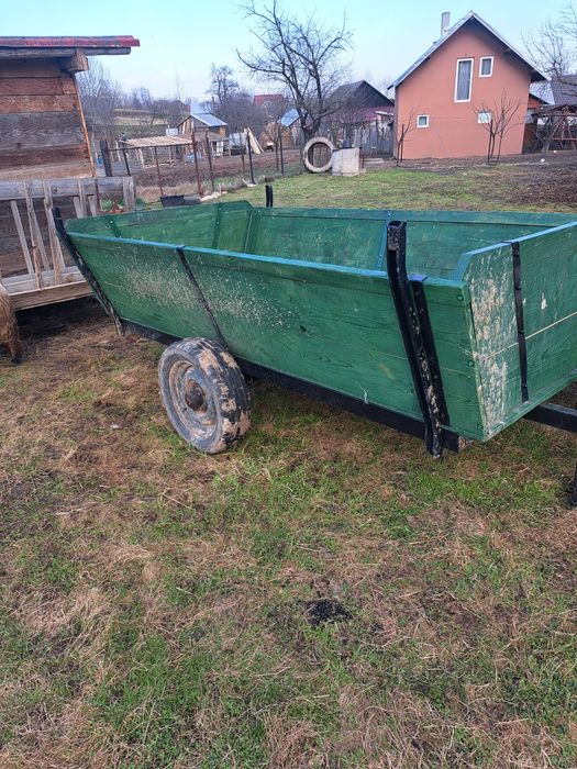 Vând remorcuță după tractor