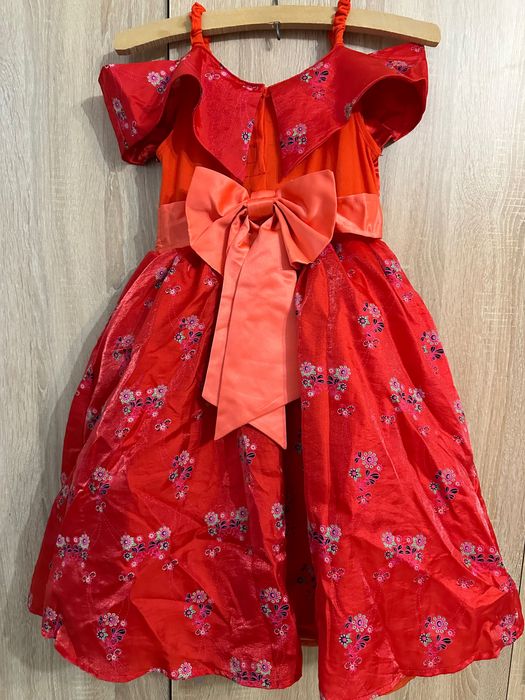 Rochie roșie elegantă pentru o fată. Disney Parks, varsta de 6-7 ani