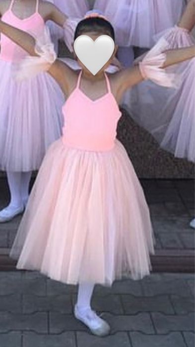 Розовое бальное платье