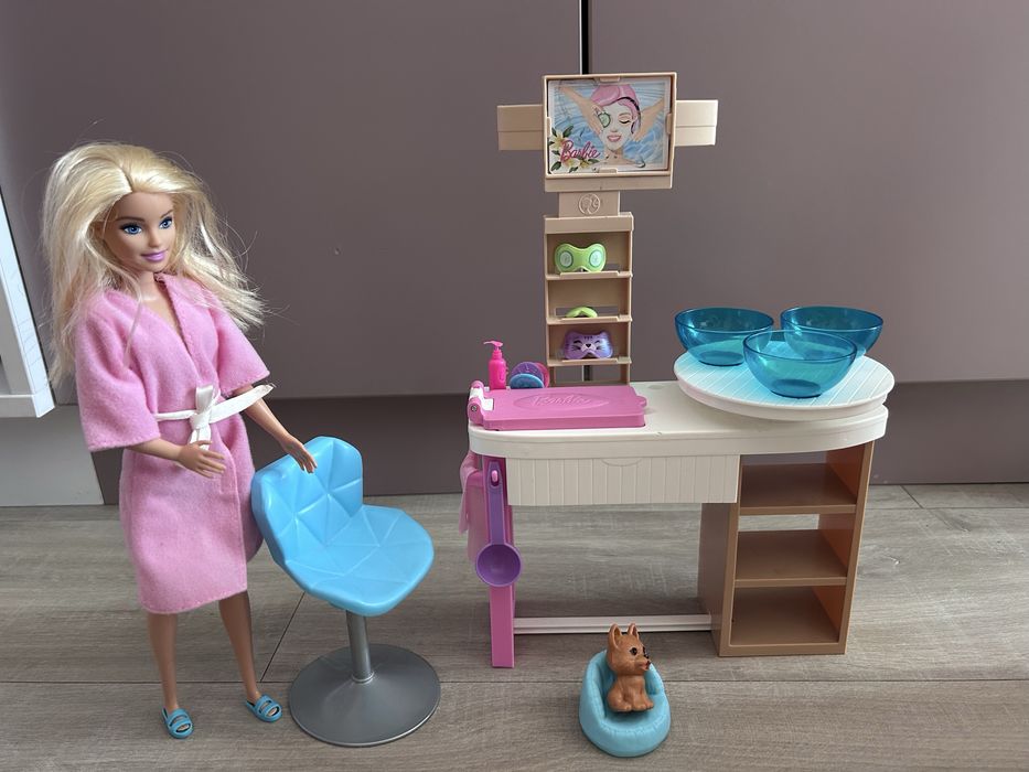 Кукли Барбита и аксесоари ( Спа, учителка, гардероб, кола, магазин )