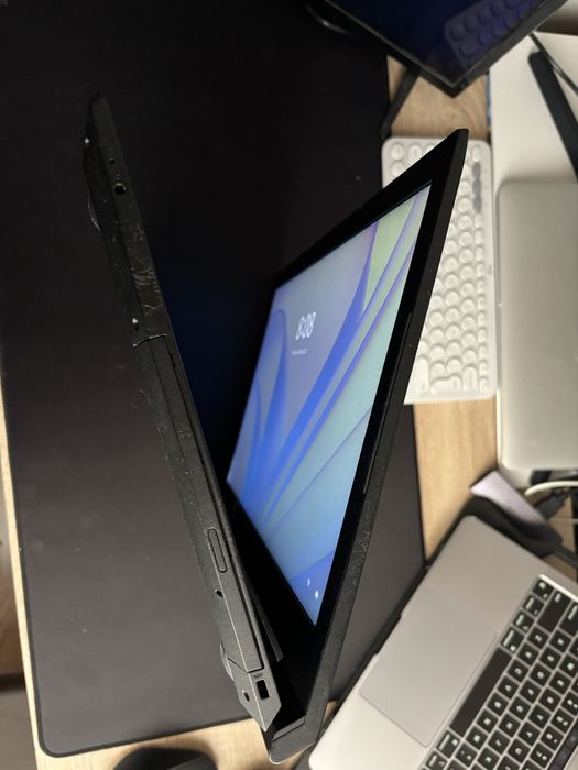 Лаптоп Lenovo V110