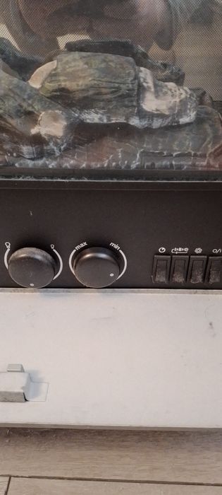 Semineu electric cu efect de flacara