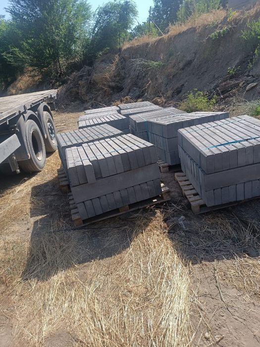 Поребрик, бордюр