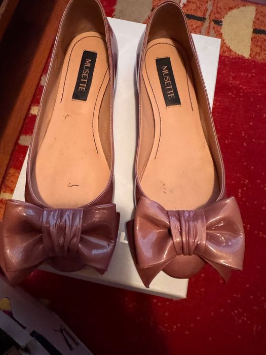 Balerini, piele lăcuită