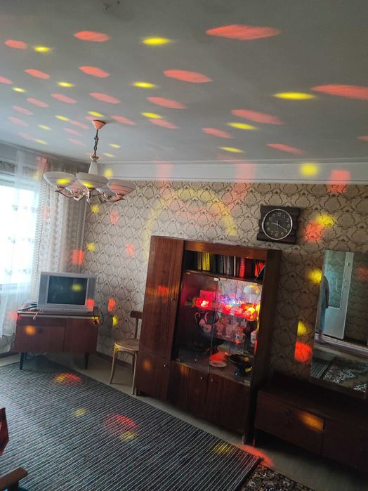 Срочно Сотилади 3х комнатную в хорошем состоянии с мебелью ремонт есть