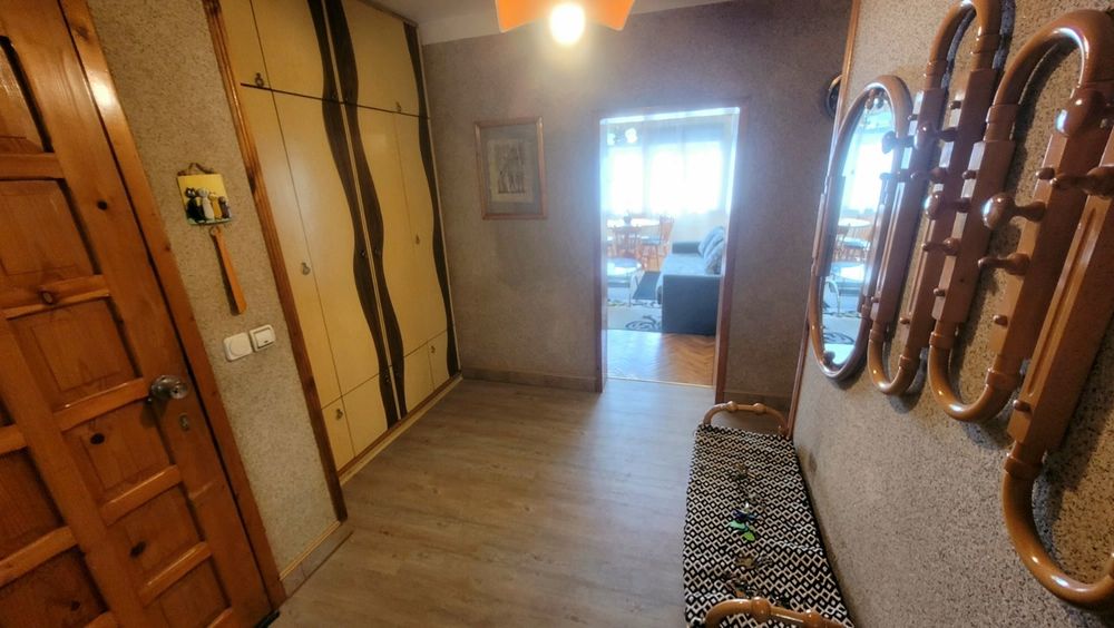 Продава се Многостаен апартамент в Добрич, Център - 100 кв.м за 4 €/кв.м - Снимка #1