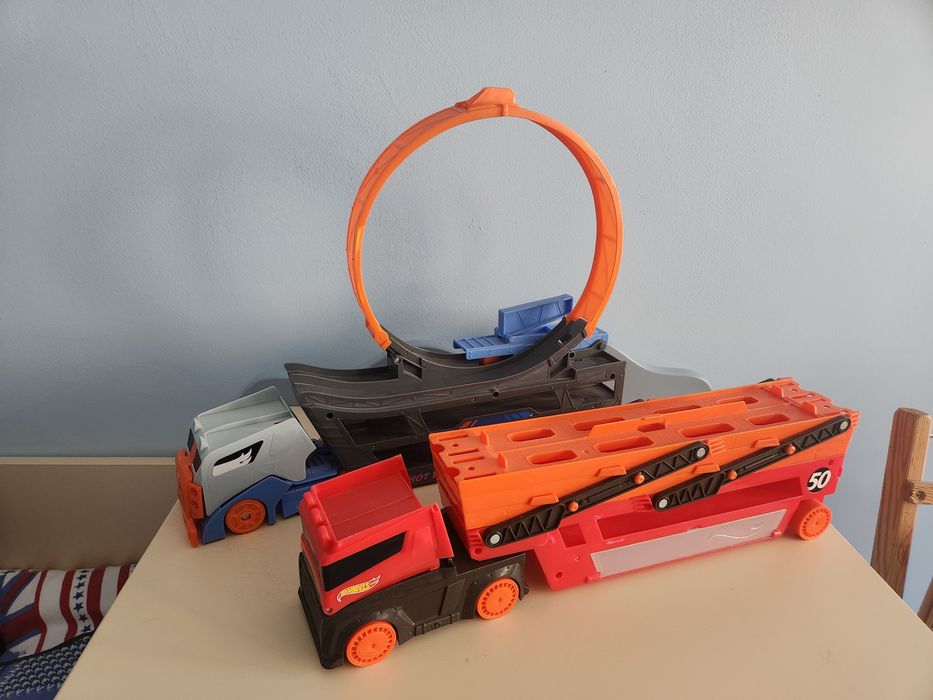 Камиони Hot wheels