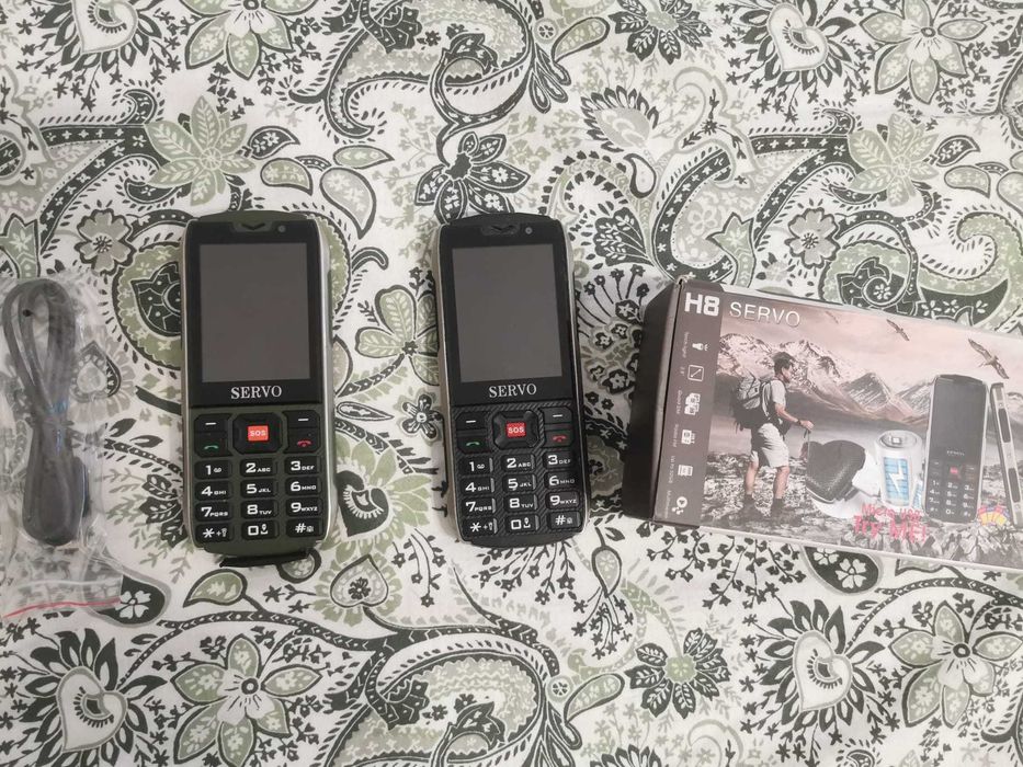 Telefon SERVO cu 4 sim-uri, liber de retea, cu butoane, rezistent