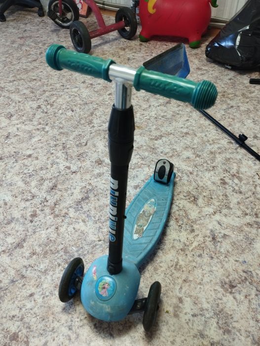 Детский самокат.