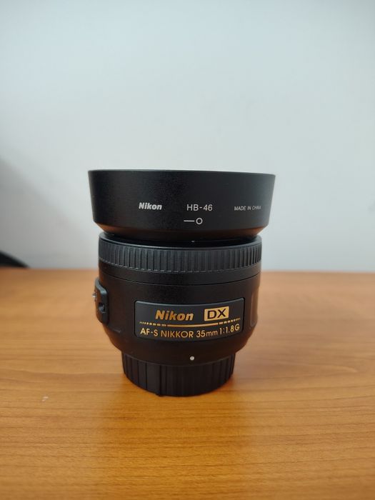 Nikon D5000. 2 Obiective + Trepied.