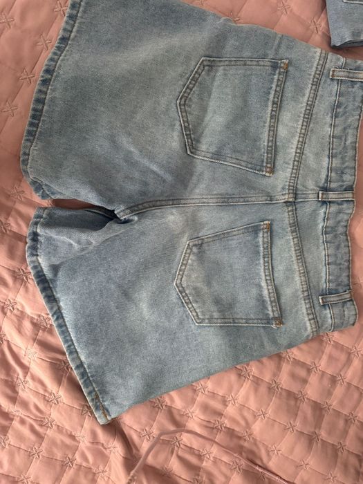 Син къс пантолон